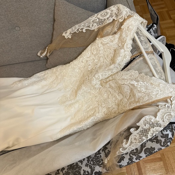 Used, altered Essence of Australia D2124 with veil. - Picture 14 of 15